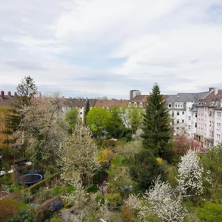 Private Near Station בית אירוח