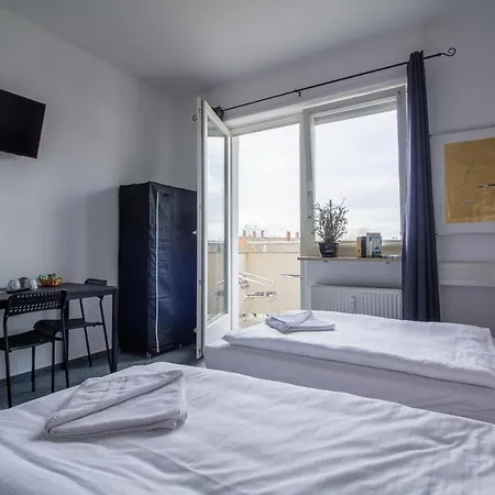 1 / 2 Homestay