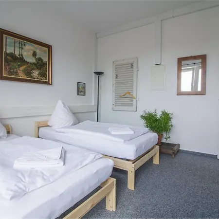 1 / 2 Homestay