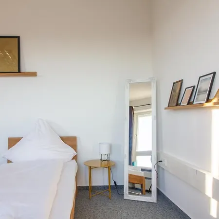 Rum i privatbostad Private Near Station *