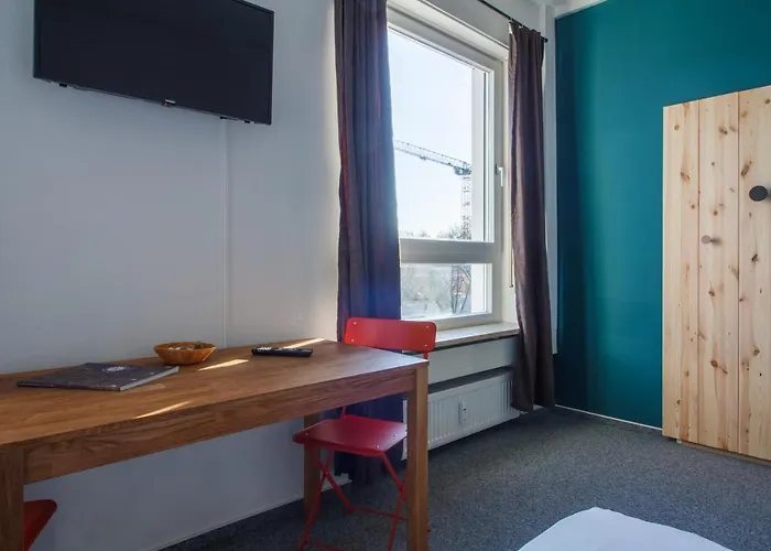 Private Near Station בית אירוח