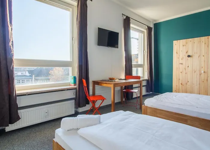 Private Near Station בית אירוח *